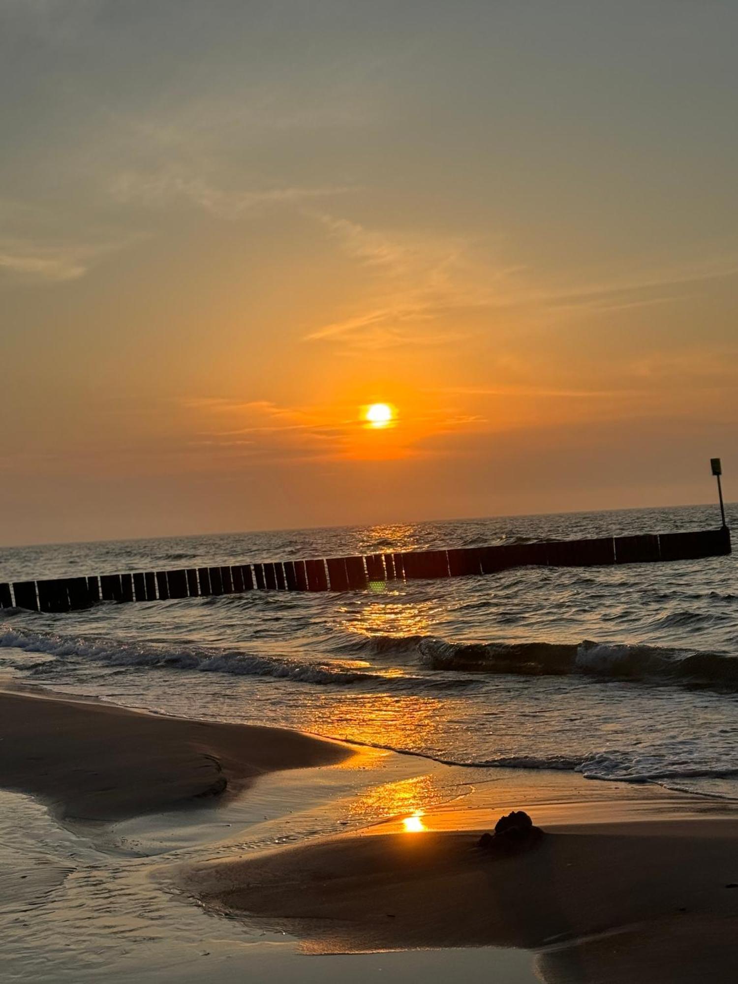 4Summer Kolobrzeg Apartamenty White Blue Sauna & Fitness & Parking 100 Metrow Do Pieknej Szerokiej Piaszczystej Plazy, Wspanialy Widok Z Duzego Tarasu! 100 Meter Zu Einem Schoenen Breiten Sandstrand, Herrliche Aussicht Von Einer Grossen Terrasse! Exteriér fotografie